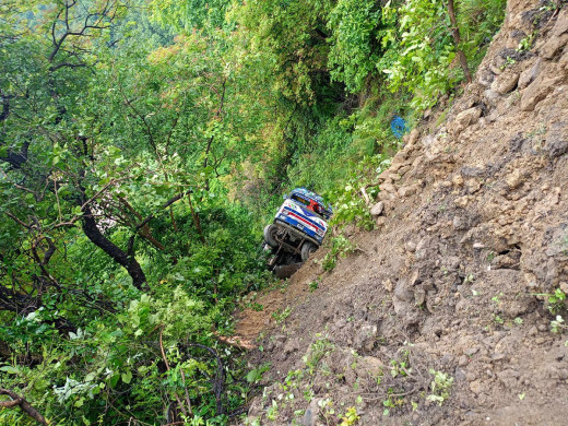 दाङमा ट्रक दुर्घटना हुँदा दुई किशोरी घाइते